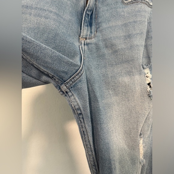 Hollister Curvy High Rise Mom Vintage Stretch Distressed Blue Jeans Size 1R - Picture 3 of 16
